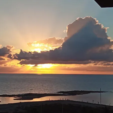 아파트 Sahara Beach, Sunrise & Mediterranean Sea Views *